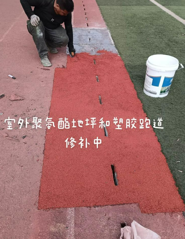龙马潭球场地面翻新维修，核心是先诊断破损